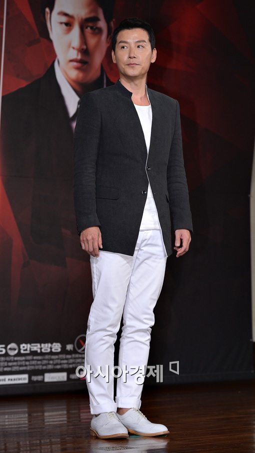 [포토]이현우 '심플한 패션'