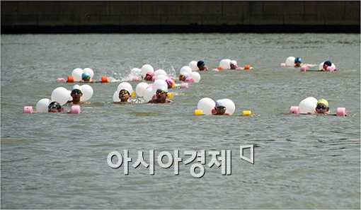 [포토]서울 어린이 한강 건너기