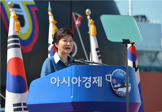 214급 잠수함 '김좌진함' 진수