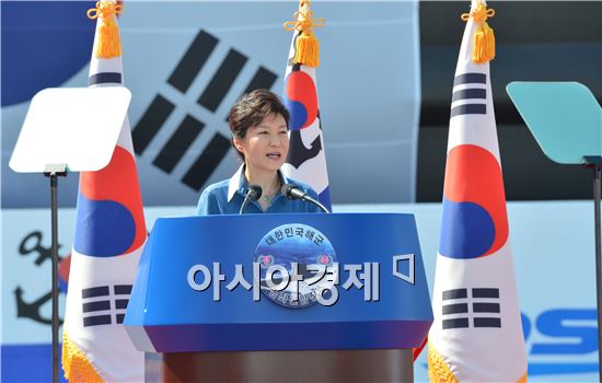 214급 잠수함 '김좌진함' 진수