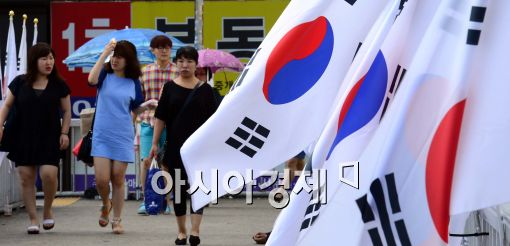 [포토]'태극기가 펄럭'
