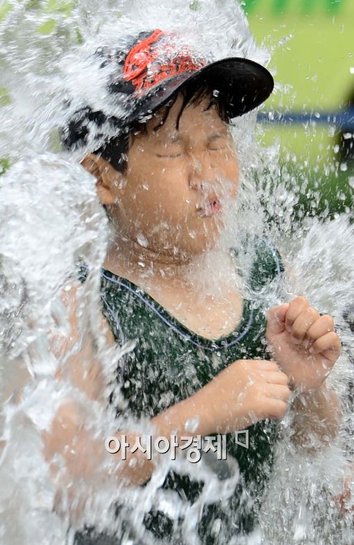 [포토]시원한 물세례