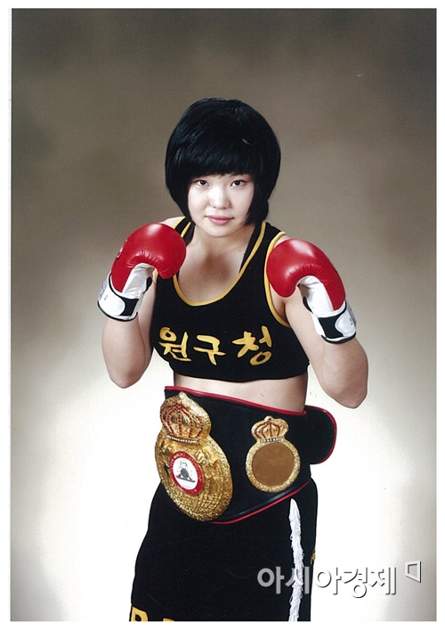 '새터민 복서' 최현미, WBA 여자부 2체급 석권