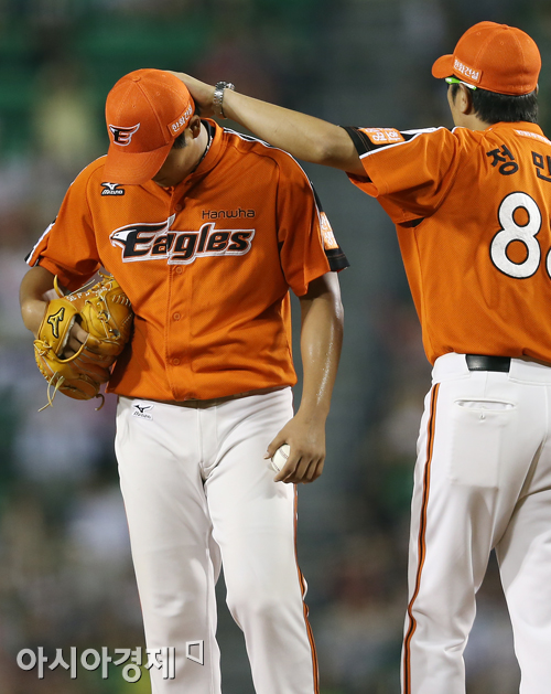 [포토] 강판 당하는 유창식 '여기까지'