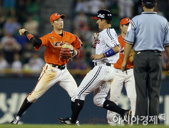 [포토] 송광민 '2루 찍고 1루로~'