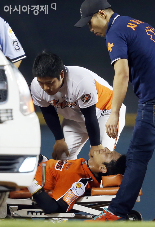 [포토] 추승우 '주루 플레이 도중 부상'