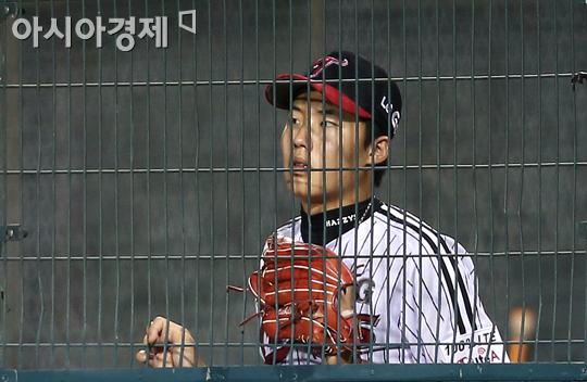 [포토] 임찬규 '바깥 세상이 궁금해'