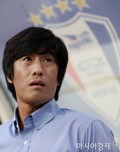 [포토] 경기 준비하는 서정원 감독