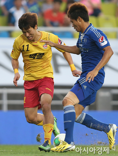 [포토] 김태환 '스텝이 엉켰어'