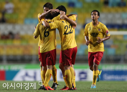 [포토] 동점골에 기뻐하는 성남 선수들