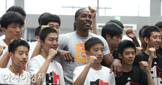 [포토] 드와이트 하워드 '한국 농구 꿈나무들과 즐거운 시간 보냈어요'