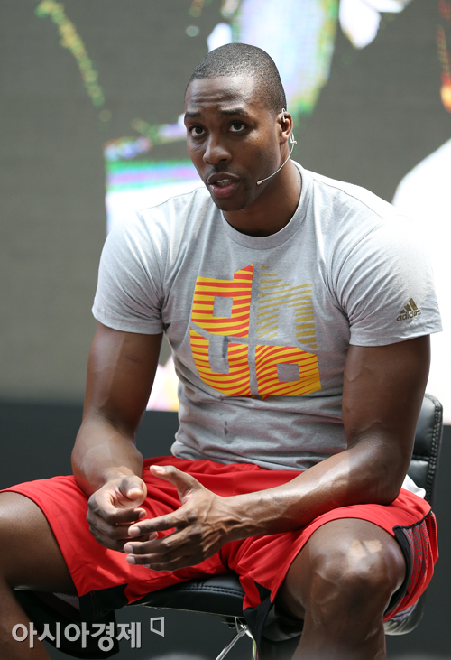 [포토] 질문에 답하는 드와이트 하워드