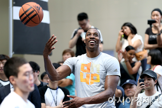 [포토] 농구 클리닉 진행하는 NBA스타 드와이트 하워드