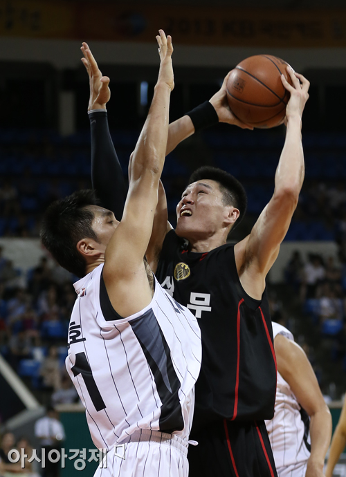 [포토] 윤호영 '막아도 쏜다!'