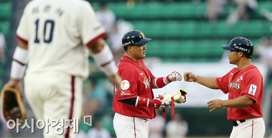 [포토] 조인성 '싹쓸이!'