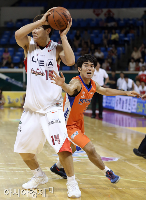 [포토] 정병국 '뒤를 노려볼까'