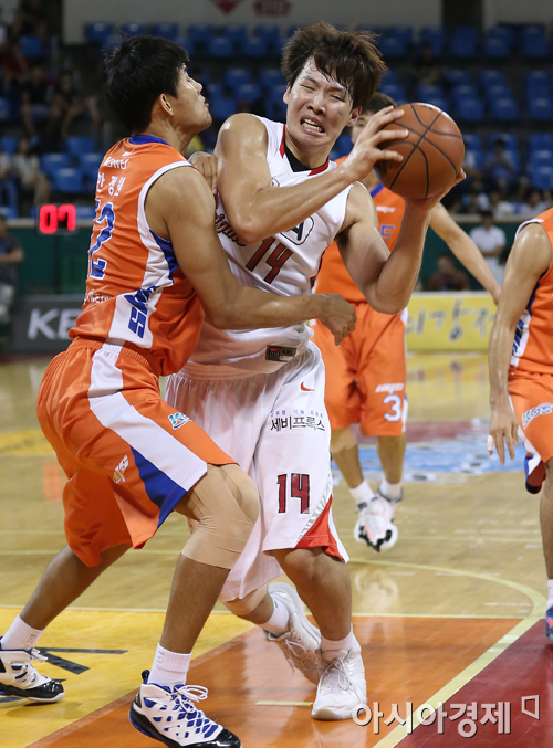 [포토] 최부경 '수비 정말 끈질기네'