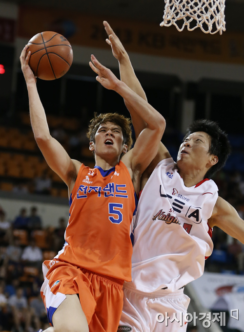 [포토] 김상규 '넣기 힘들겠어'