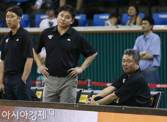 [포토] 전창진 감독 '허탈한 웃음만'