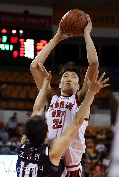 [포토] 이종현 '날 막을 수 없을걸'