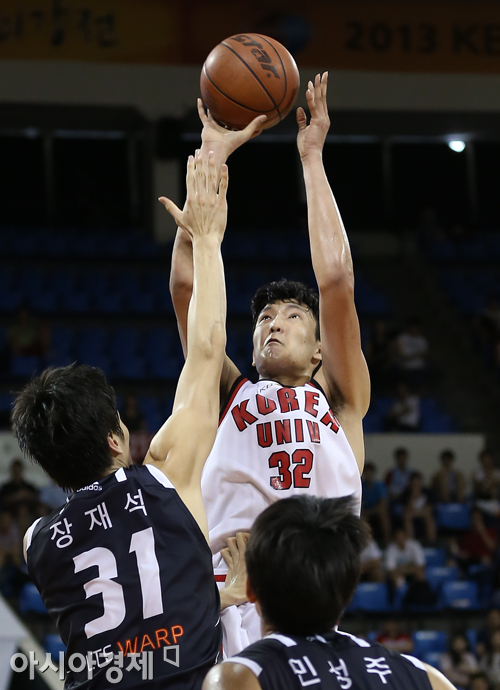 [포토] 이종현 '안에서 안되면 밖에서'