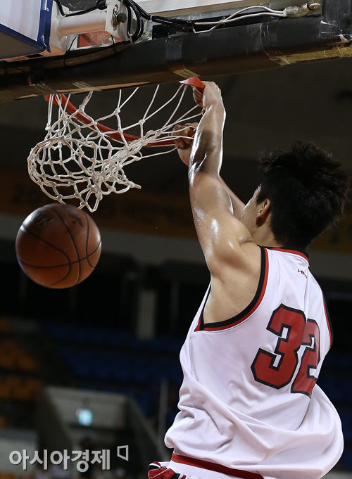 [포토] 이종현 '소름 돋는 슬램덩크'