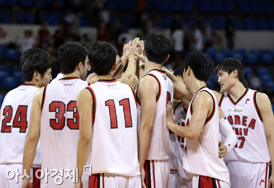 [포토] 고려대 'KT 넘어 4강으로~'