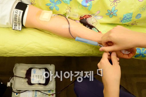 중국 한 지역의 헌혈 장려 정책 논란 (*사진은 아래 기사와 관계없음)