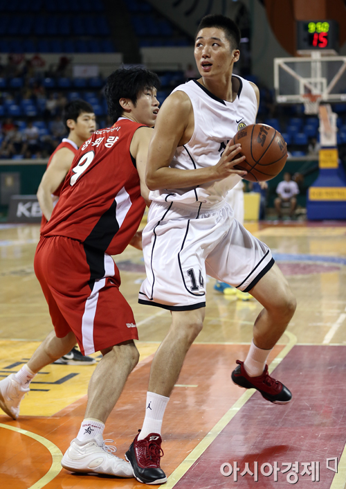 [포토] 김동량 '수비를 등지고'