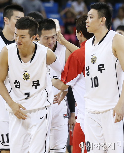 [포토] 박찬희-이정현 '친정팀에 미안하네~'