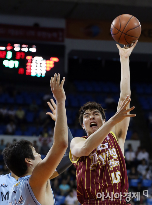 [포토] 슛 쏘는 김종규