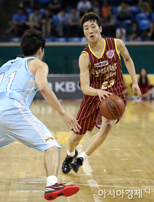 [포토] 돌파하는 김민구