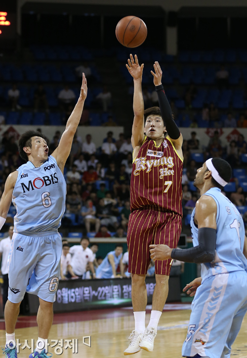 [포토] 슛 쏘는 두경민