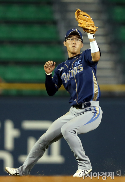 [포토] 노진혁 '글러브에 쏙'