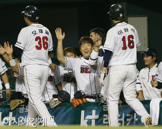 [포토] 홈인하는 이원석-오재일 '추격이다'