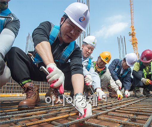 [포토]건설현장 찾은 방하남 노동부 장관