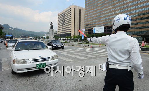 [포토]민방위 훈련입니다. 멈추세요 