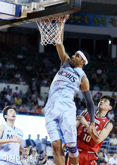 [포토] 문태영 '파워풀 덩크로 기선제압!'