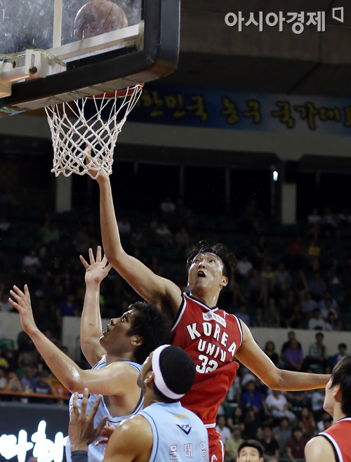 [포토] 이종현 '내가 훨씬 높죠'