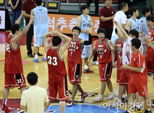 [포토] 고려대 '모비스 꺾고 결승으로!'