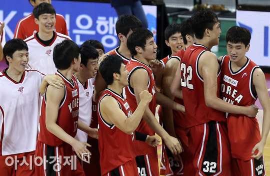 [포토] 결승 진출에 기뻐하는 고려대