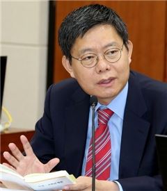 최재천 "朴 정부 4대 개혁, 경제 위기 해법 아니다"