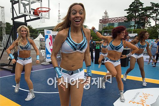 [포토]화려하고 신나는 NBA 치어리더 공연