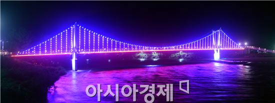 [포토]곡성 섬진강 출렁다리, ‘화려한 불빛 장관 ’