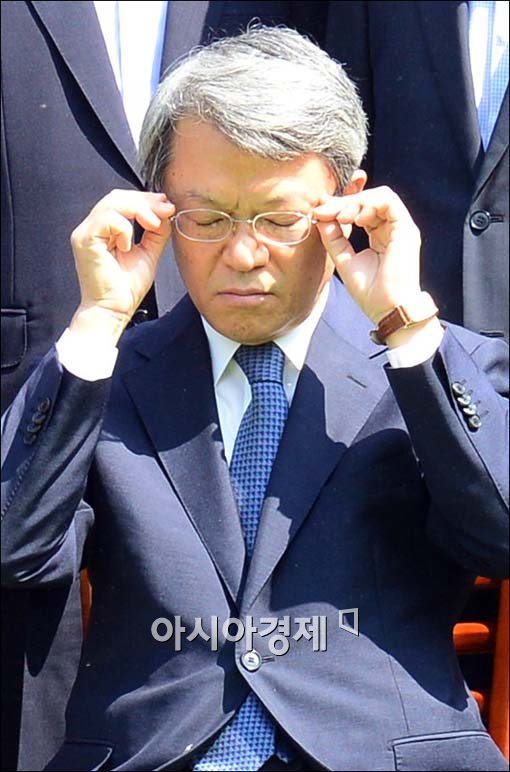 [포토]생각에 잠긴 양건 감사원장