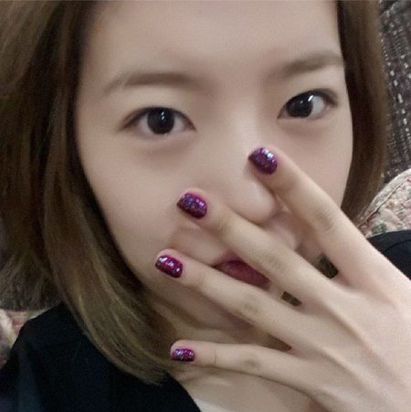 써니 네일아트 자랑… 깨끗한 민낯이 더 눈이가