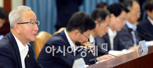 [포토]모두발언하는 현오석 경제부총리