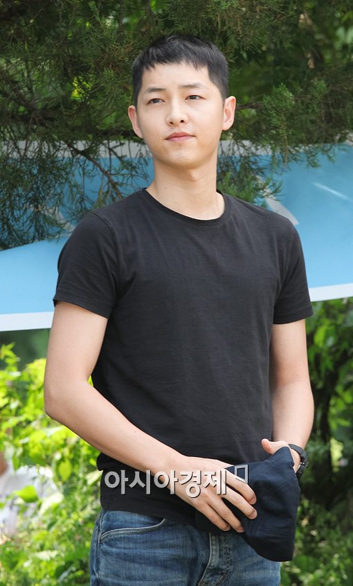 [포토]송중기 입대 "절 잊지 마세요"