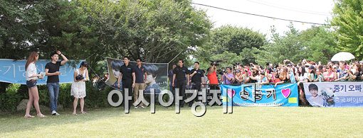 [포토]송중기, 팬들 축하 속 '입대'