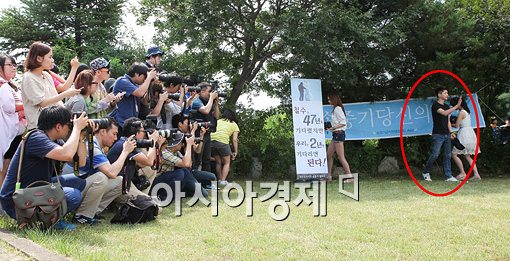 [포토]"송중기씨 여기도 봐주세요!"